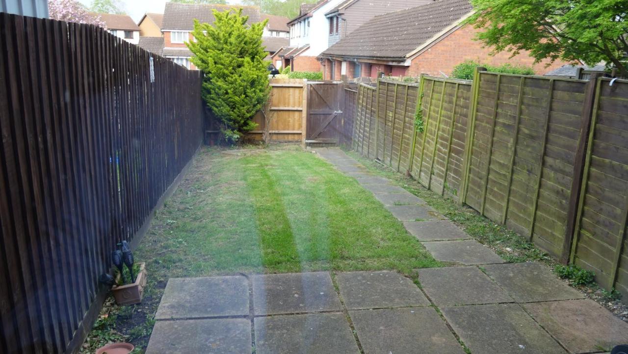 Milton Keynes Luxury Short Stay House With Wifi And Free Parking Wolverton  Екстериор снимка