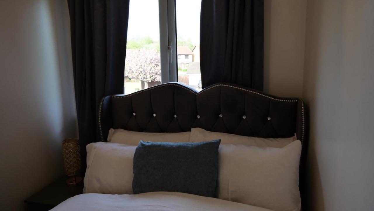 Milton Keynes Luxury Short Stay House With Wifi And Free Parking Wolverton  Екстериор снимка