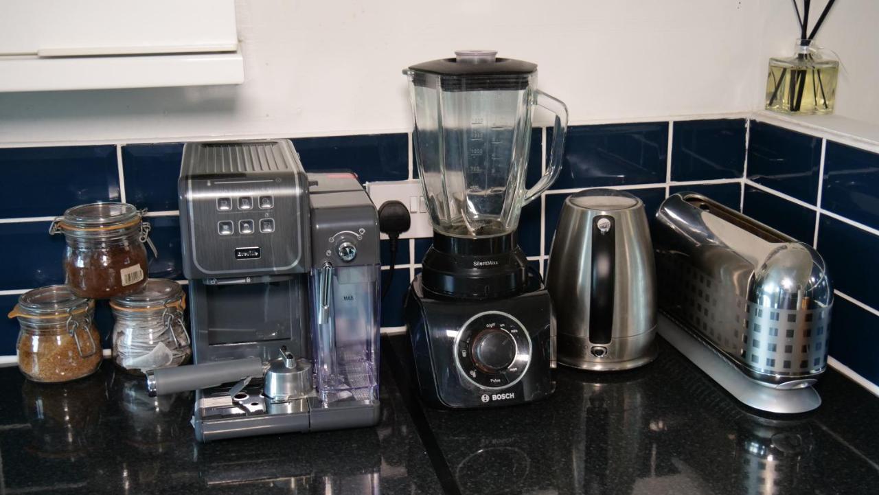 Milton Keynes Luxury Short Stay House With Wifi And Free Parking Wolverton  Екстериор снимка