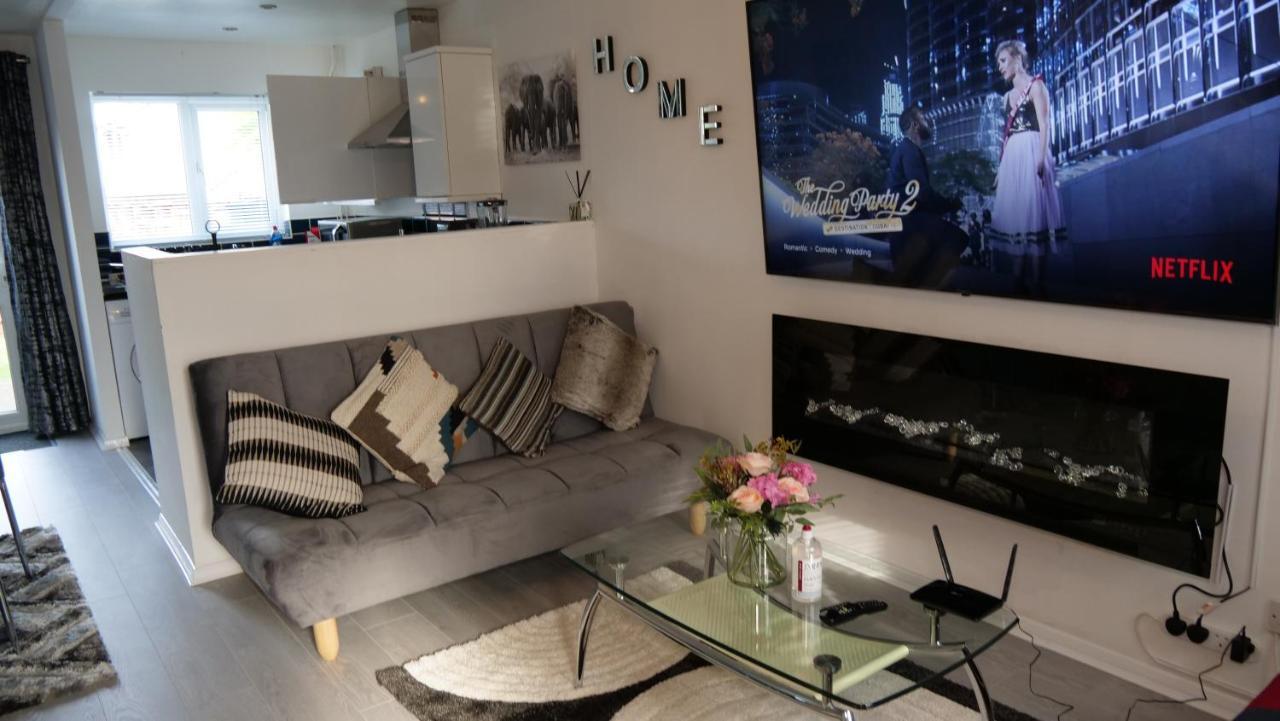 Milton Keynes Luxury Short Stay House With Wifi And Free Parking Wolverton  Екстериор снимка