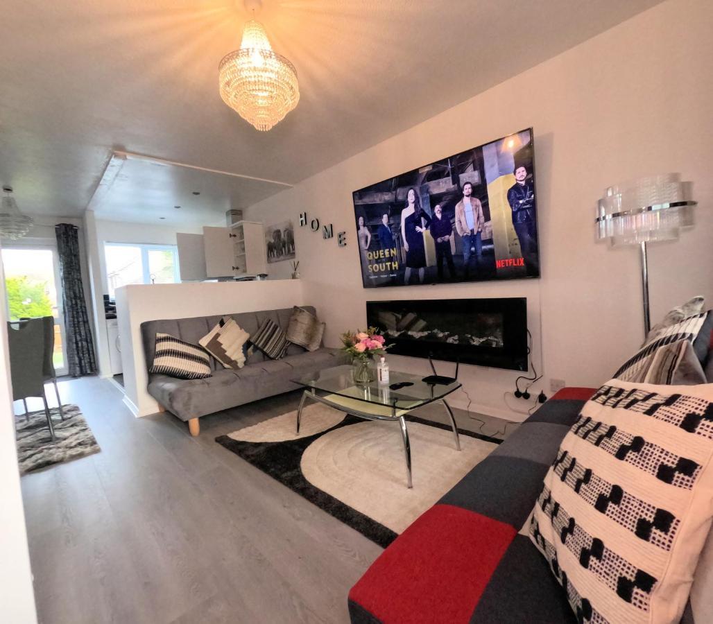 Milton Keynes Luxury Short Stay House With Wifi And Free Parking Wolverton  Екстериор снимка