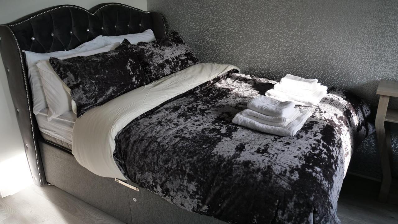 Milton Keynes Luxury Short Stay House With Wifi And Free Parking Wolverton  Екстериор снимка