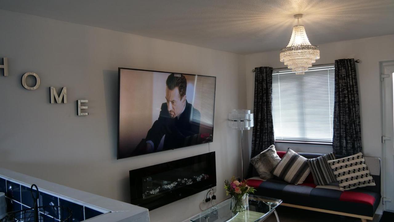 Milton Keynes Luxury Short Stay House With Wifi And Free Parking Wolverton  Екстериор снимка