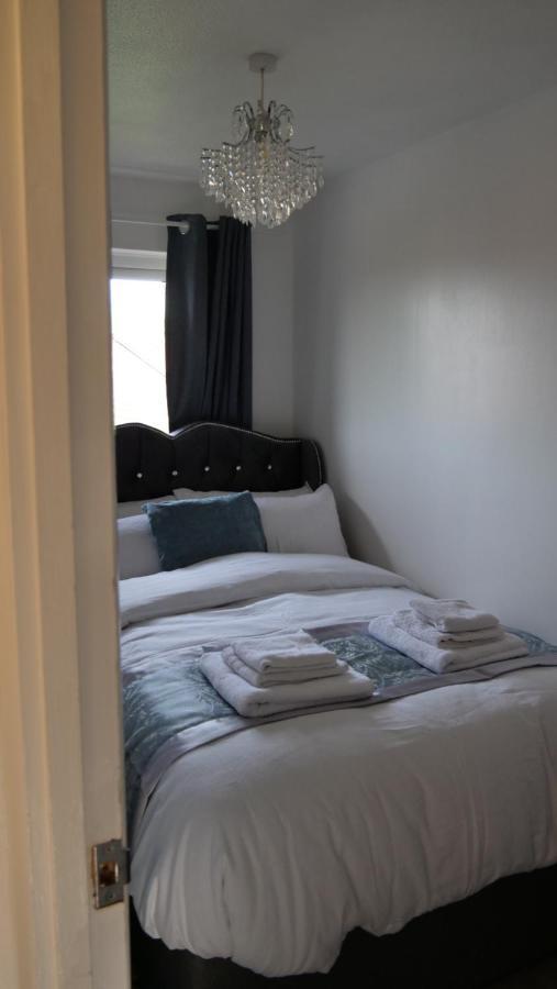 Milton Keynes Luxury Short Stay House With Wifi And Free Parking Wolverton  Екстериор снимка