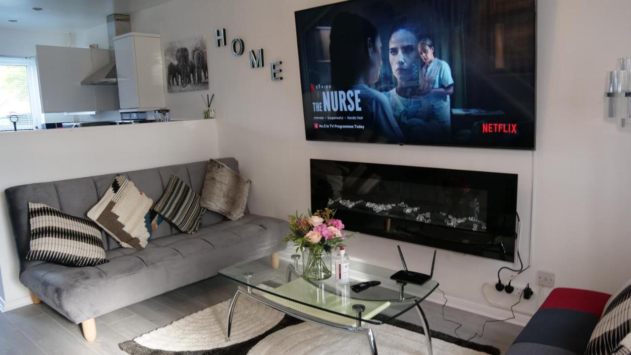 Milton Keynes Luxury Short Stay House With Wifi And Free Parking Wolverton  Екстериор снимка