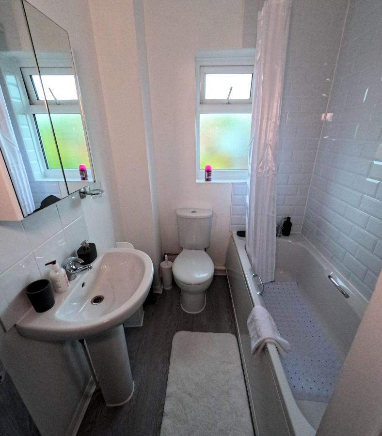 Milton Keynes Luxury Short Stay House With Wifi And Free Parking Wolverton  Екстериор снимка