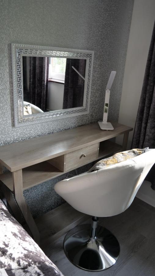 Milton Keynes Luxury Short Stay House With Wifi And Free Parking Wolverton  Екстериор снимка