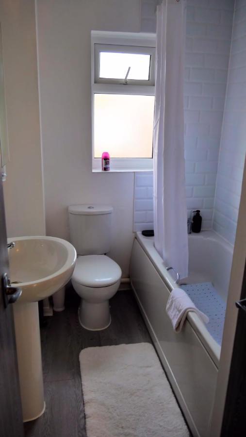 Milton Keynes Luxury Short Stay House With Wifi And Free Parking Wolverton  Екстериор снимка