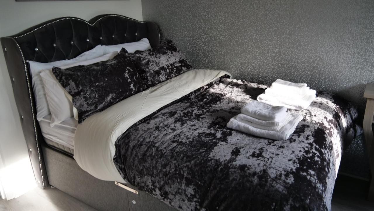 Milton Keynes Luxury Short Stay House With Wifi And Free Parking Wolverton  Екстериор снимка