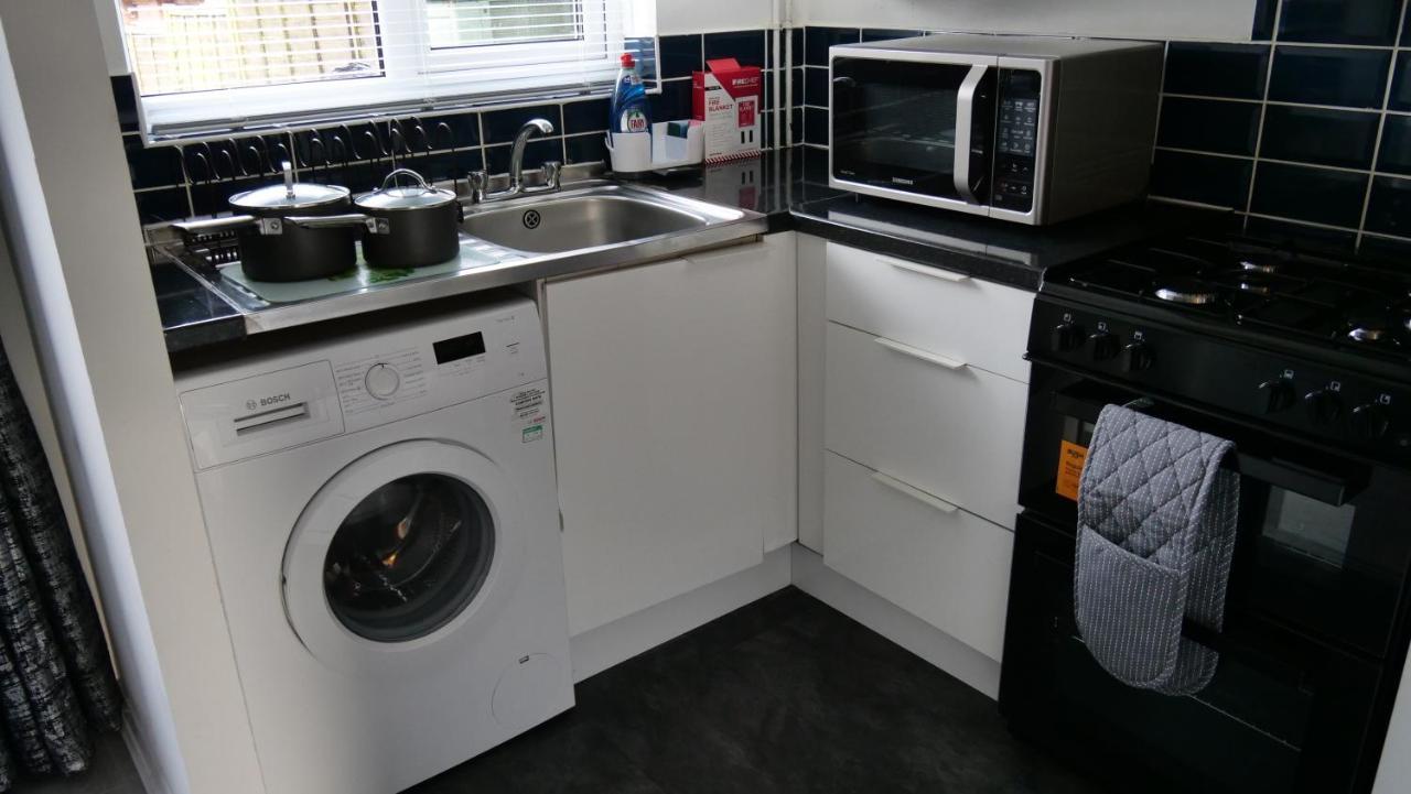 Milton Keynes Luxury Short Stay House With Wifi And Free Parking Wolverton  Екстериор снимка