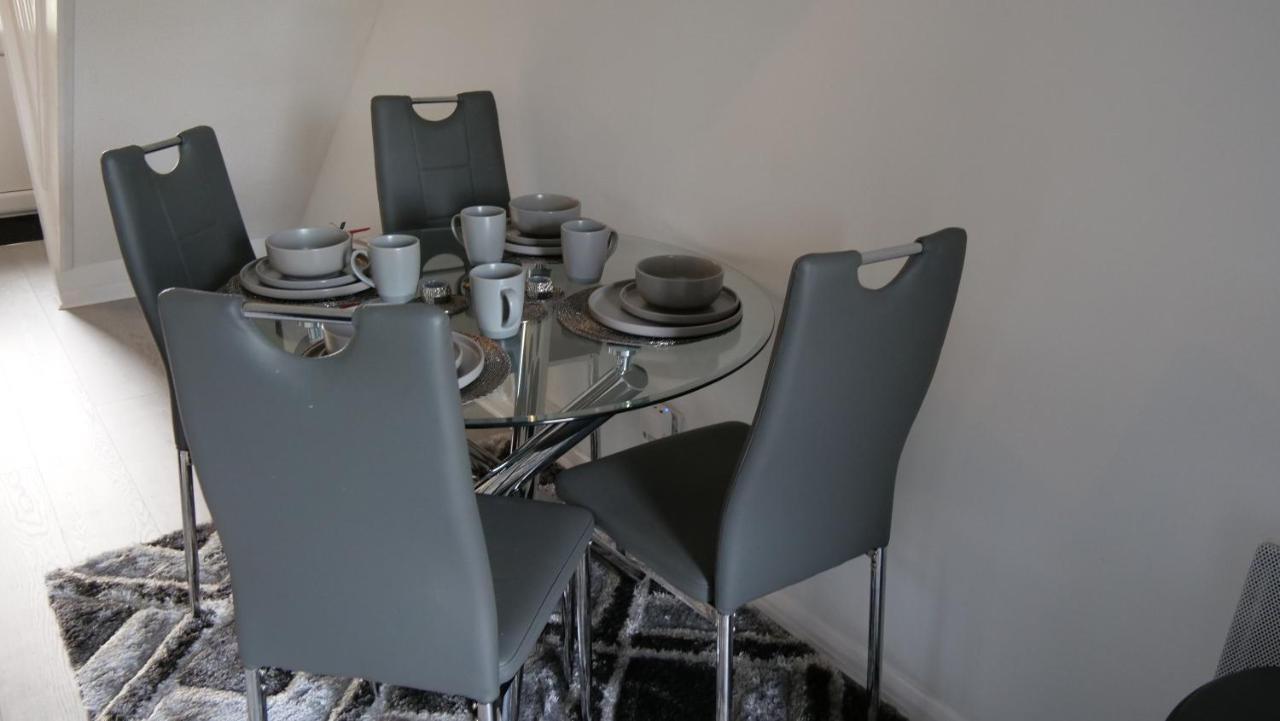 Milton Keynes Luxury Short Stay House With Wifi And Free Parking Wolverton  Екстериор снимка