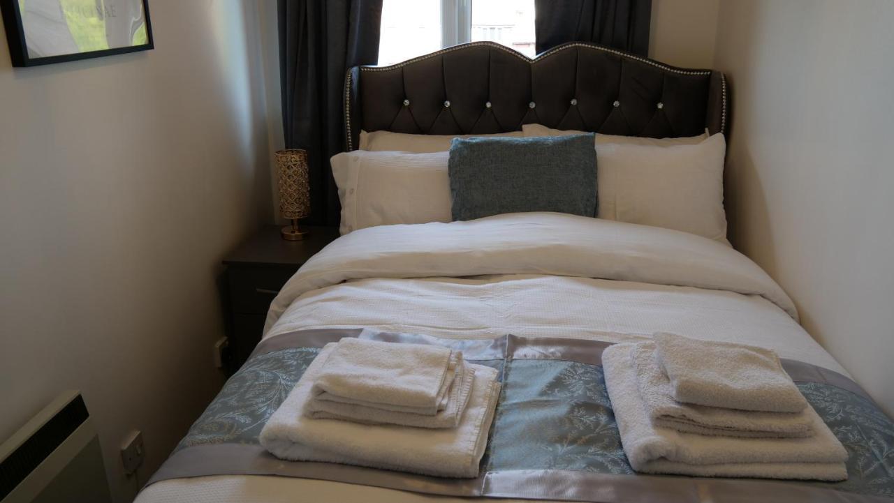 Milton Keynes Luxury Short Stay House With Wifi And Free Parking Wolverton  Екстериор снимка