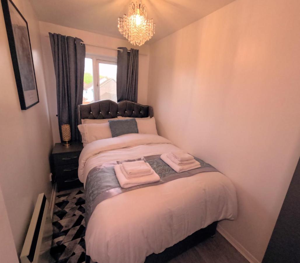 Milton Keynes Luxury Short Stay House With Wifi And Free Parking Wolverton  Екстериор снимка